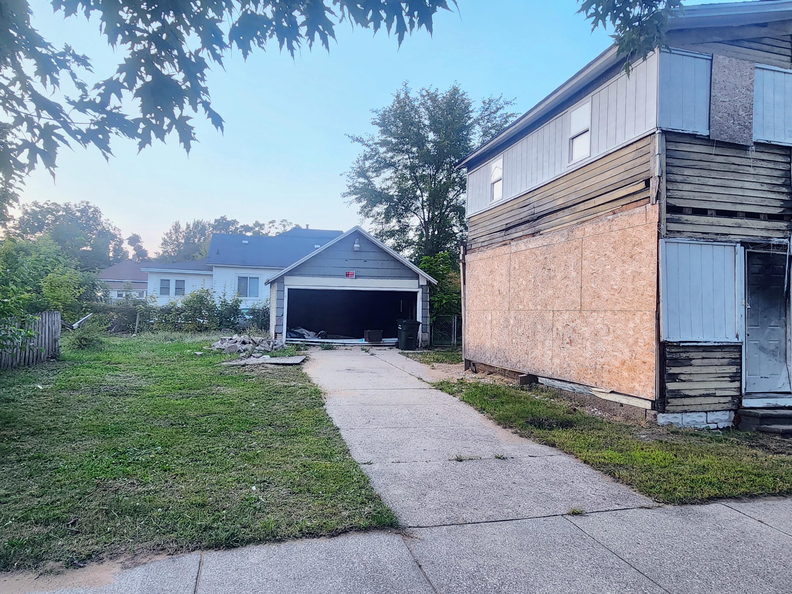 1171 Spring Street Muskegon, MI 49442 - Photo 11 of 15 20250908_200400~2