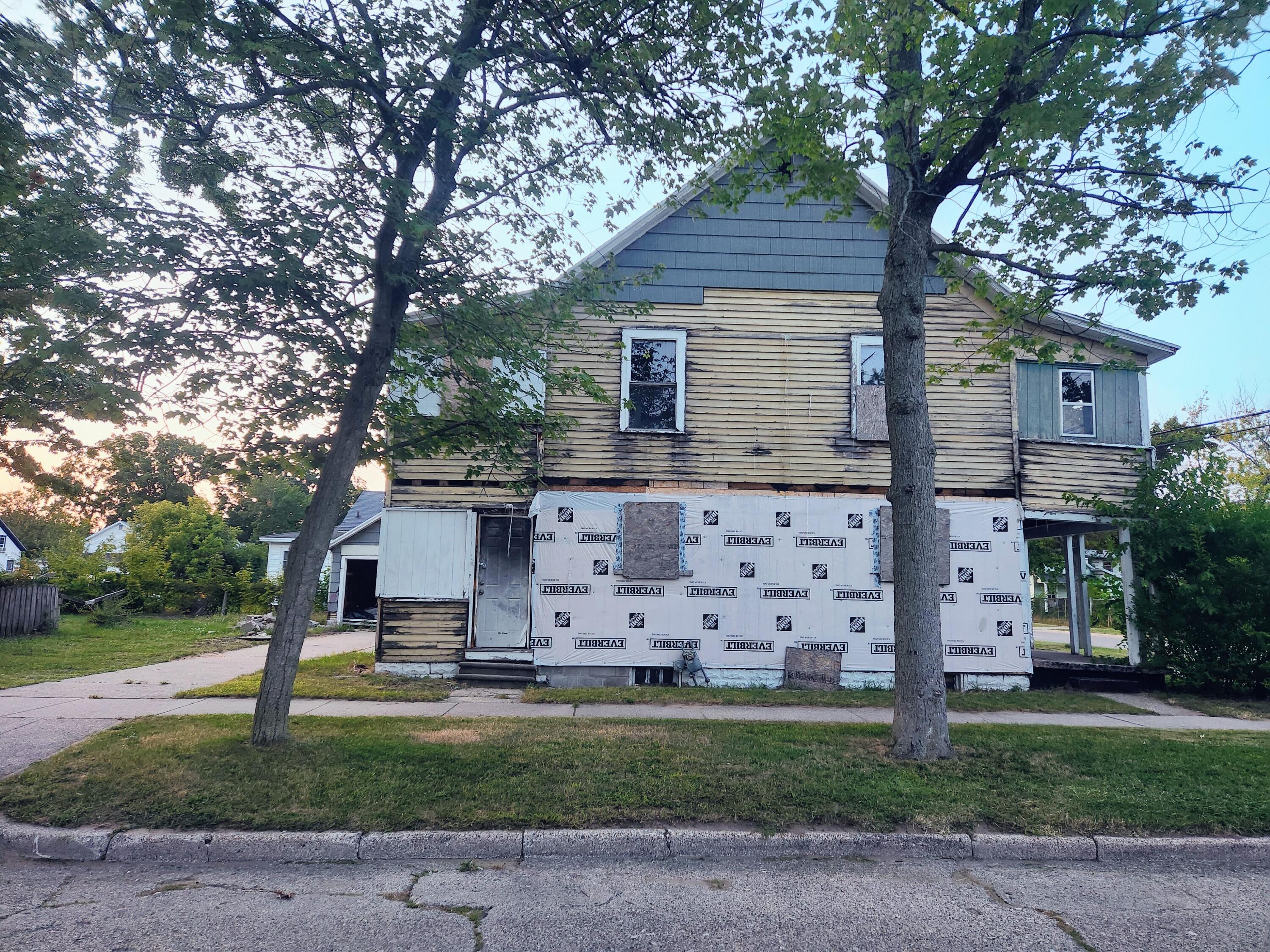 1171 Spring Street Muskegon, MI 49442 - Photo 13 of 15 20250908_200628~2
