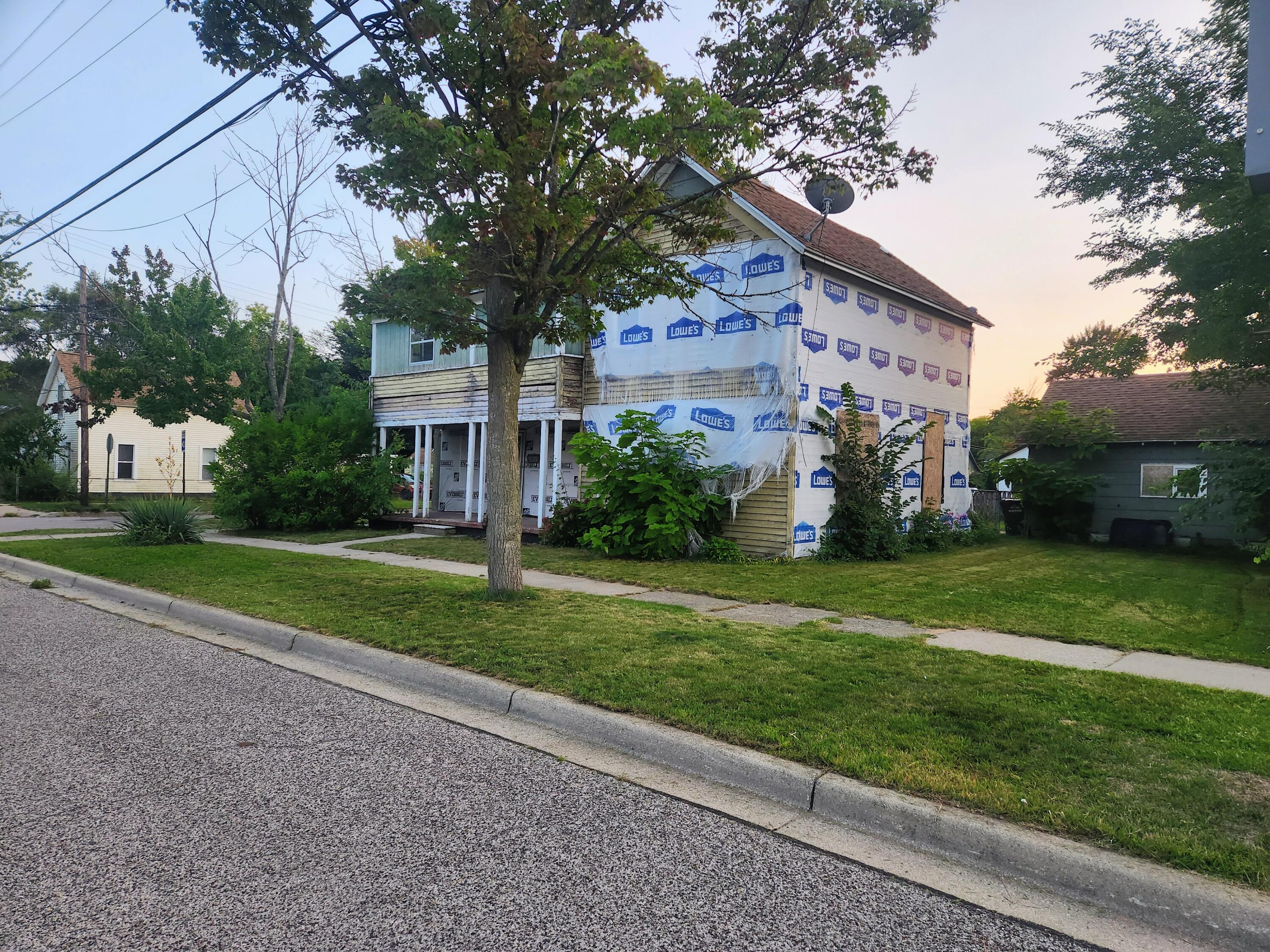 1171 Spring Street Muskegon, MI 49442 - Photo 4 of 15 20250908_200043