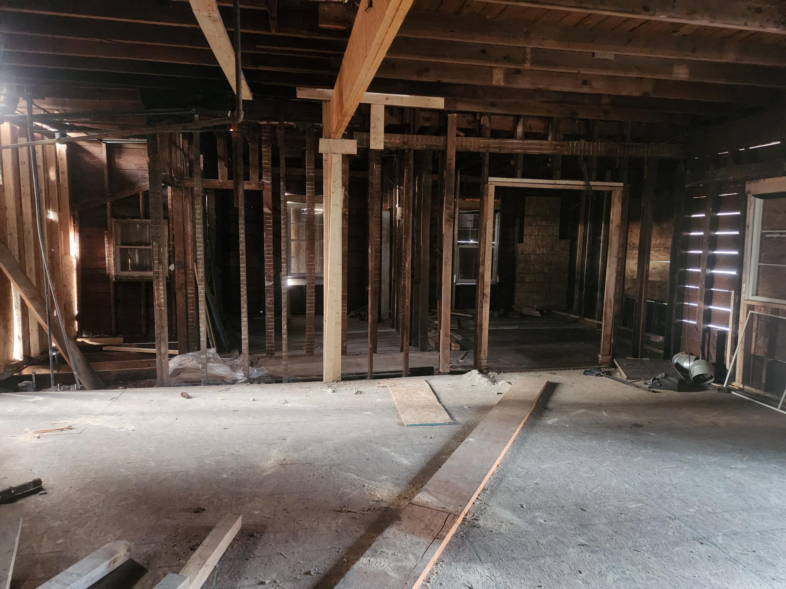 1171 Spring Street Muskegon, MI 49442 - Photo 8 of 15 20250908_192509