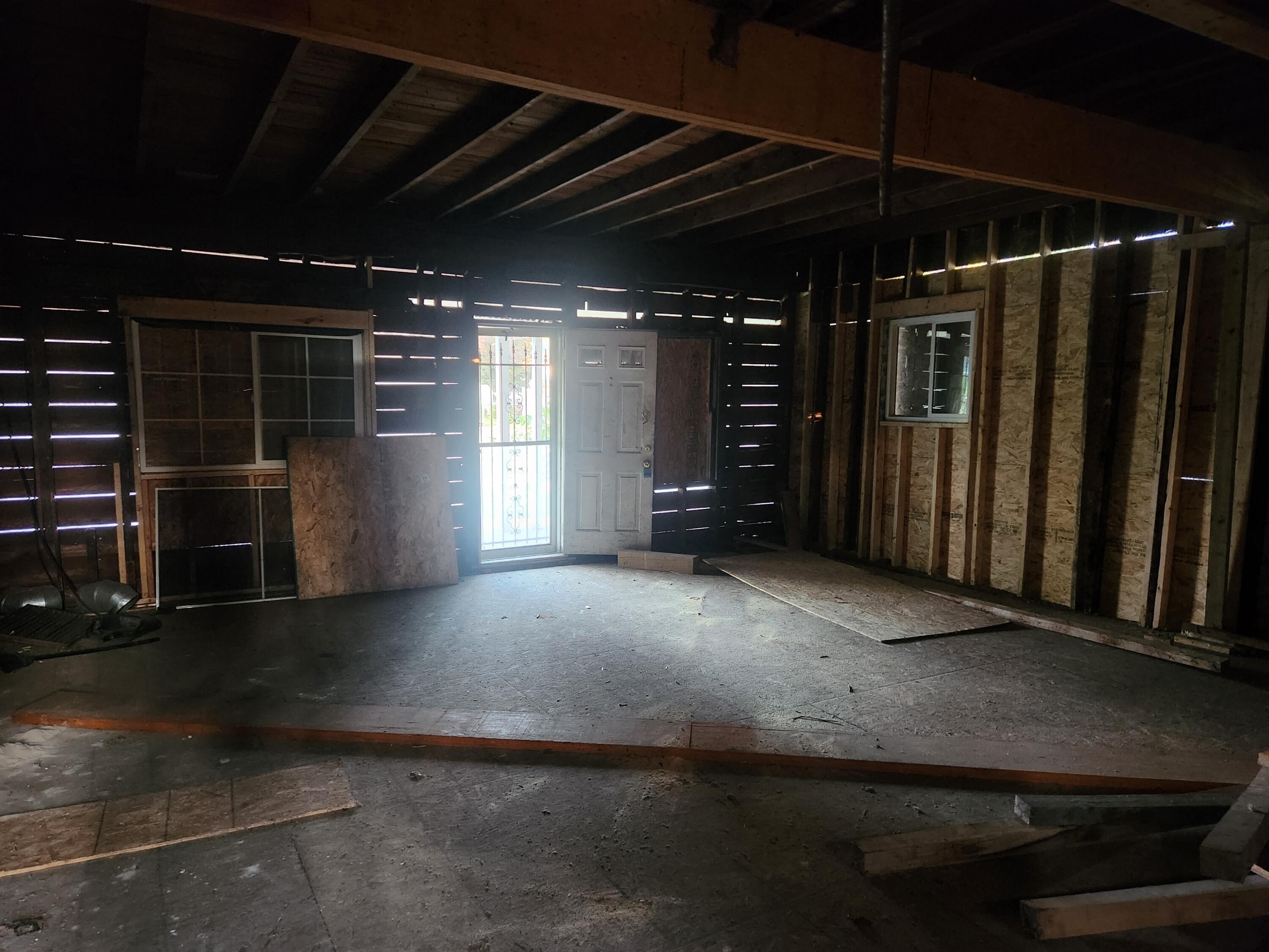 1171 Spring Street Muskegon, MI 49442 - Photo 9 of 15 20250908_192454