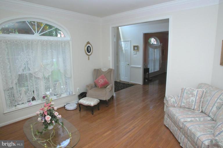 10 Durkee Farm Road Reisterstown, MD 21136 - Photo 11 of 26 Living Room