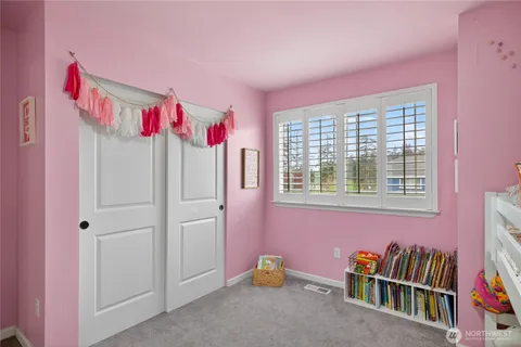 a view of livingroom with furniture