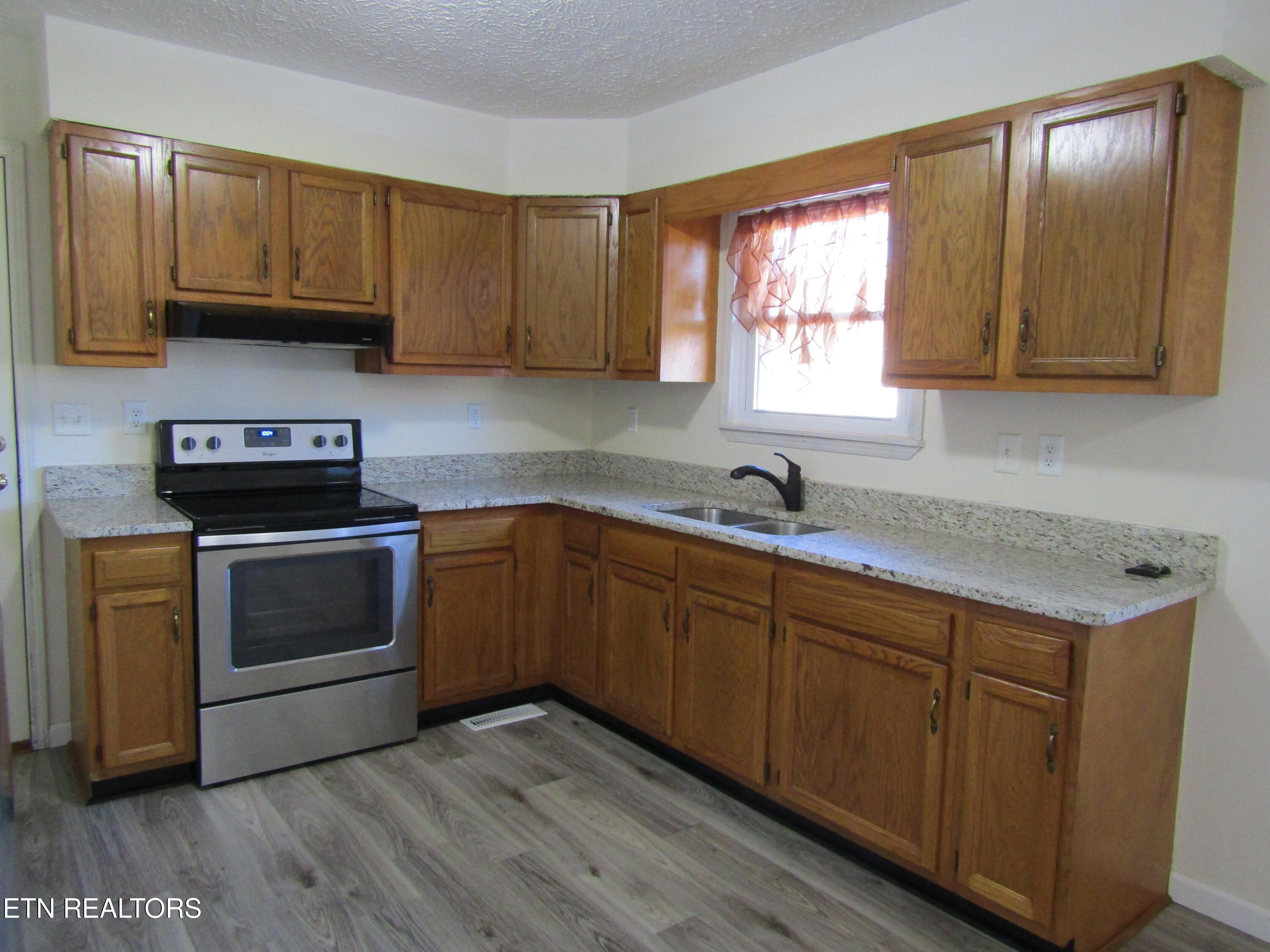 129 Farris Circle La Follette, TN 37766 - Photo 12 of 25 IMG_2730