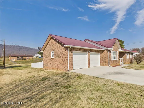 $263,500 | 129 Farris Circle, La Follette, TN 37766