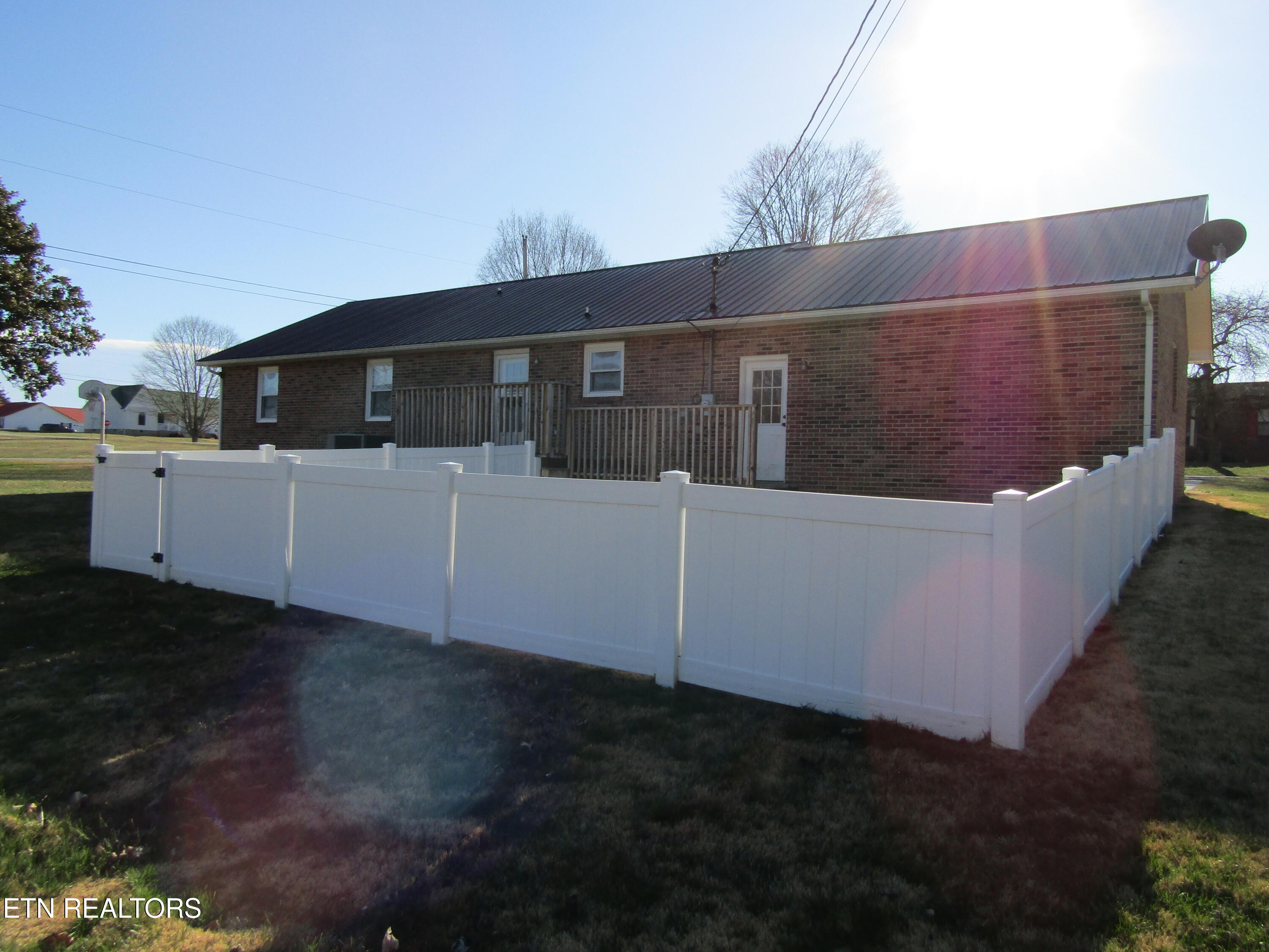 129 Farris Circle La Follette, TN 37766 - Photo 4 of 25 IMG_2826