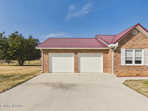 $263,500 | 129 Farris Circle, La Follette, TN 37766