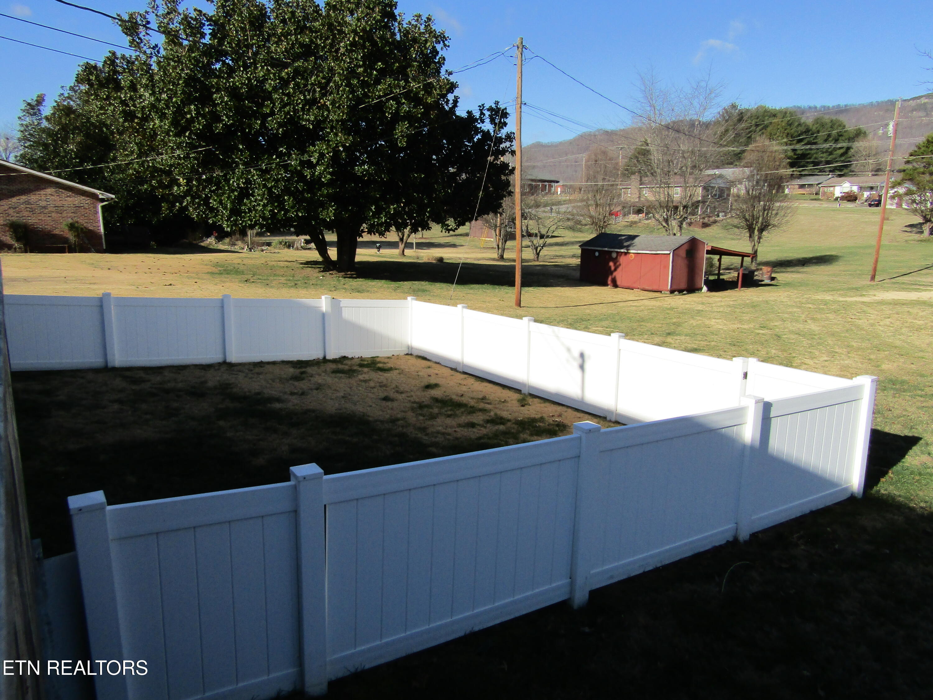 129 Farris Circle La Follette, TN 37766 - Photo 5 of 25 IMG_2843