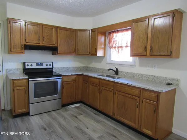 $263,500 | 129 Farris Circle, La Follette, TN 37766