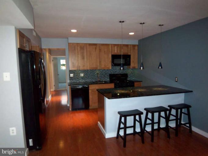 1663 Parkcrest Circle, Unit 5B/100 Reston, VA 20190 - Photo 2 of 26 Kitchen