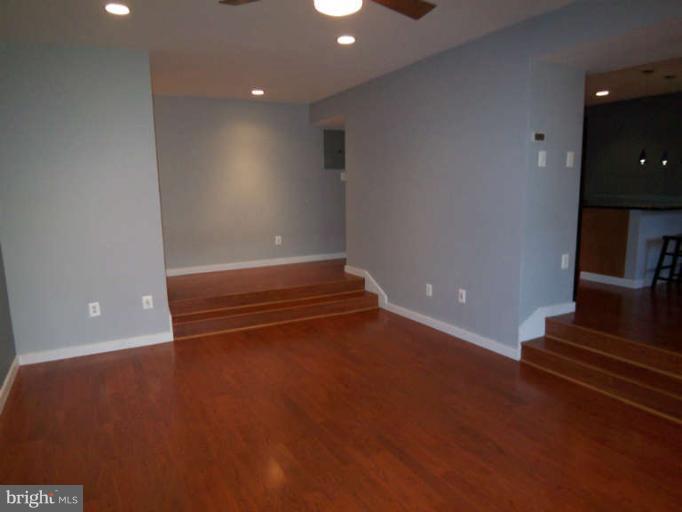 1663 Parkcrest Circle, Unit 5B/100 Reston, VA 20190 - Photo 12 of 26 Living Room