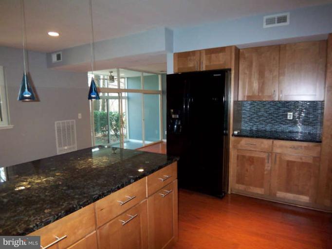 1663 Parkcrest Circle, Unit 5B/100 Reston, VA 20190 - Photo 16 of 26 Kitchen