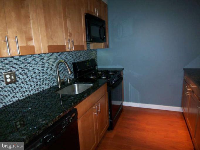 1663 Parkcrest Circle, Unit 5B/100 Reston, VA 20190 - Photo 17 of 26 Kitchen