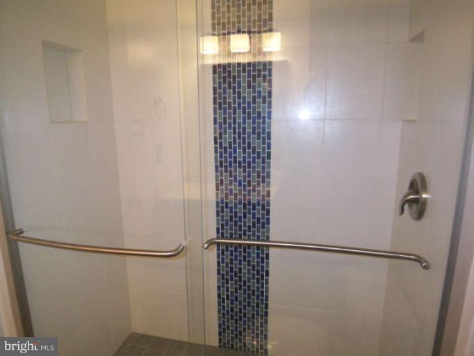 1663 Parkcrest Circle, Unit 5B/100 Reston, VA 20190 - Photo 18 of 26 Bath (Master)