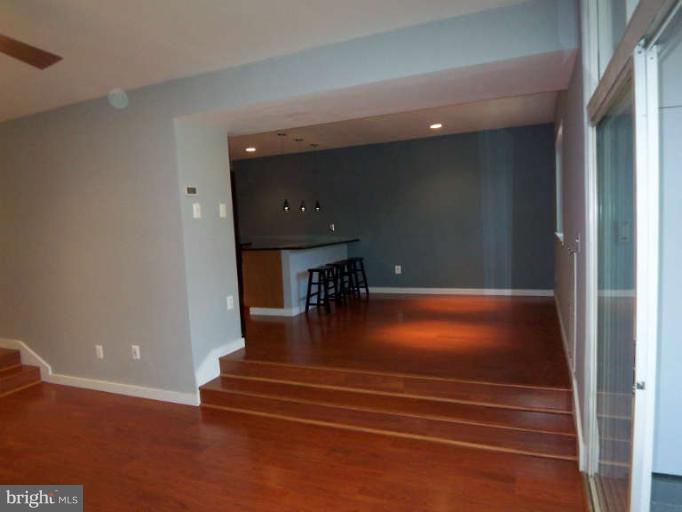 1663 Parkcrest Circle, Unit 5B/100 Reston, VA 20190 - Photo 3 of 26 Interior (General)