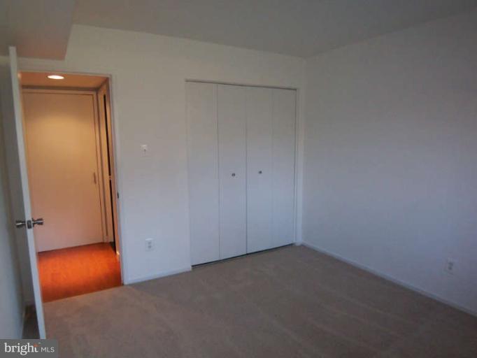 1663 Parkcrest Circle, Unit 5B/100 Reston, VA 20190 - Photo 21 of 26 Bedroom