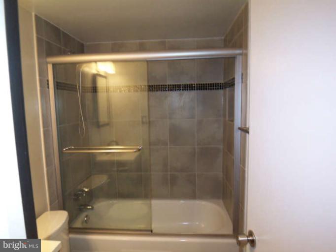 1663 Parkcrest Circle, Unit 5B/100 Reston, VA 20190 - Photo 22 of 26 Bath