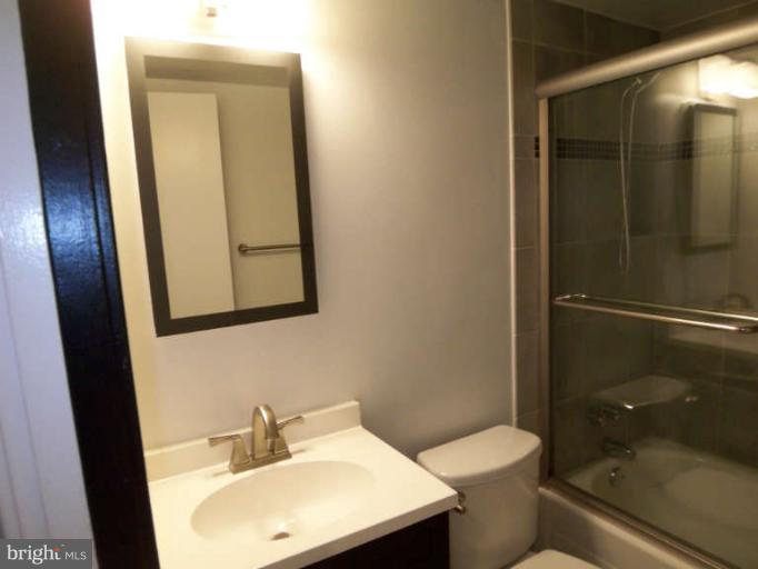 1663 Parkcrest Circle, Unit 5B/100 Reston, VA 20190 - Photo 23 of 26 Bath