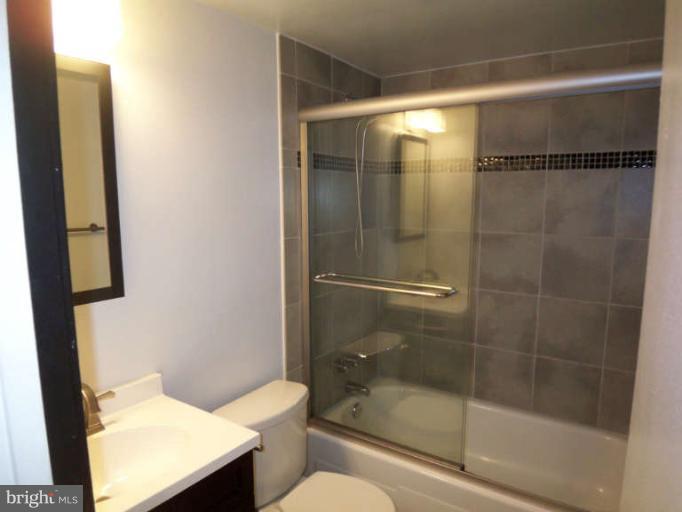 1663 Parkcrest Circle, Unit 5B/100 Reston, VA 20190 - Photo 24 of 26 Bath