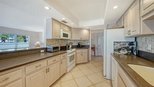 $1,200,000 | 800 Benjamin Franklin Drive, Unit 308, Sarasota, FL 34236