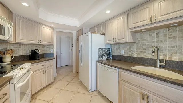 $1,200,000 | 800 Benjamin Franklin Drive, Unit 308, Sarasota, FL 34236