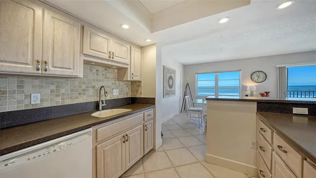 $1,200,000 | 800 Benjamin Franklin Drive, Unit 308, Sarasota, FL 34236
