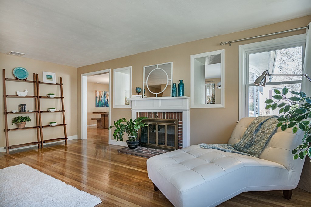 42 Lindor Road North Reading, MA 01864 - Photo 2 of 27 Gallery Image 2
