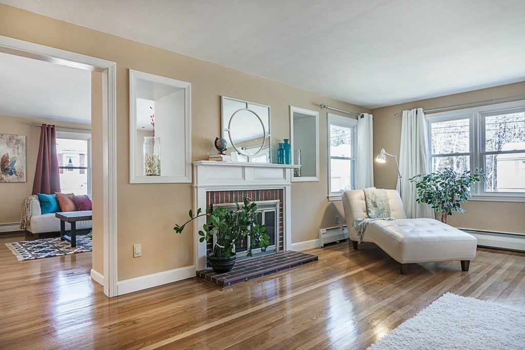 42 Lindor Road North Reading, MA 01864 - Photo 3 of 27 Gallery Image 3