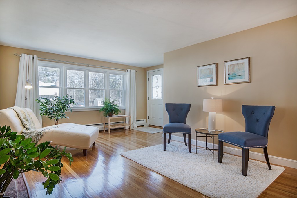 42 Lindor Road North Reading, MA 01864 - Photo 4 of 27 Gallery Image 4