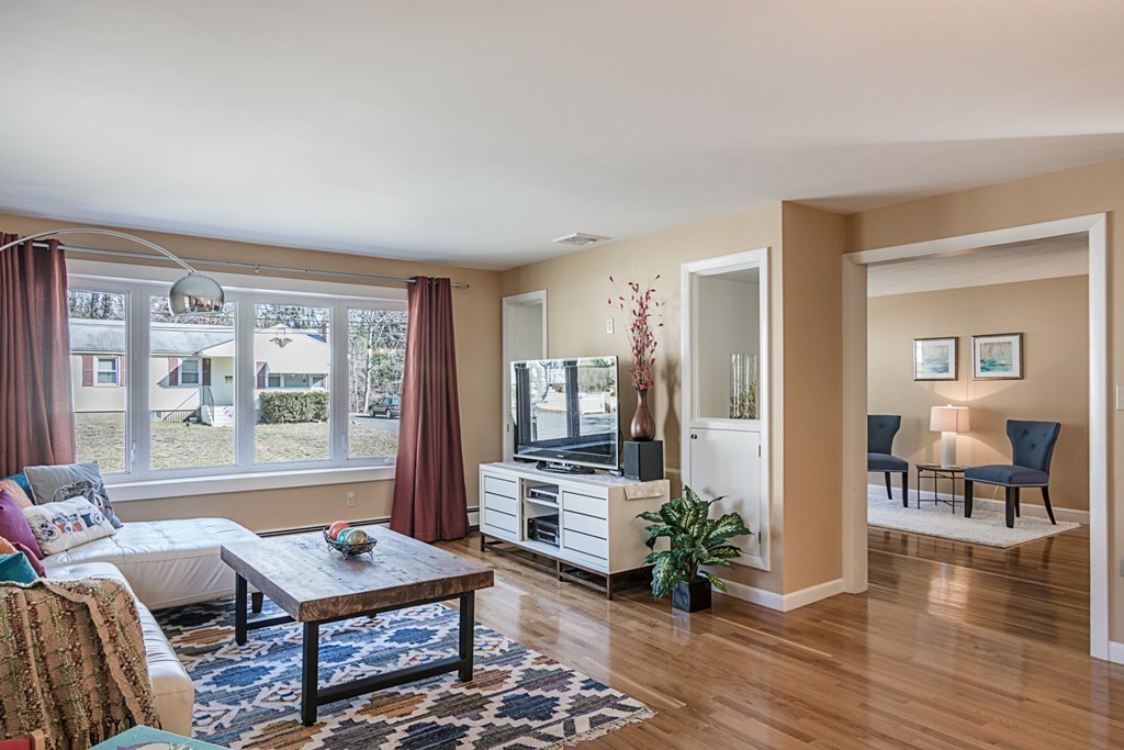 42 Lindor Road North Reading, MA 01864 - Photo 5 of 27 Gallery Image 5