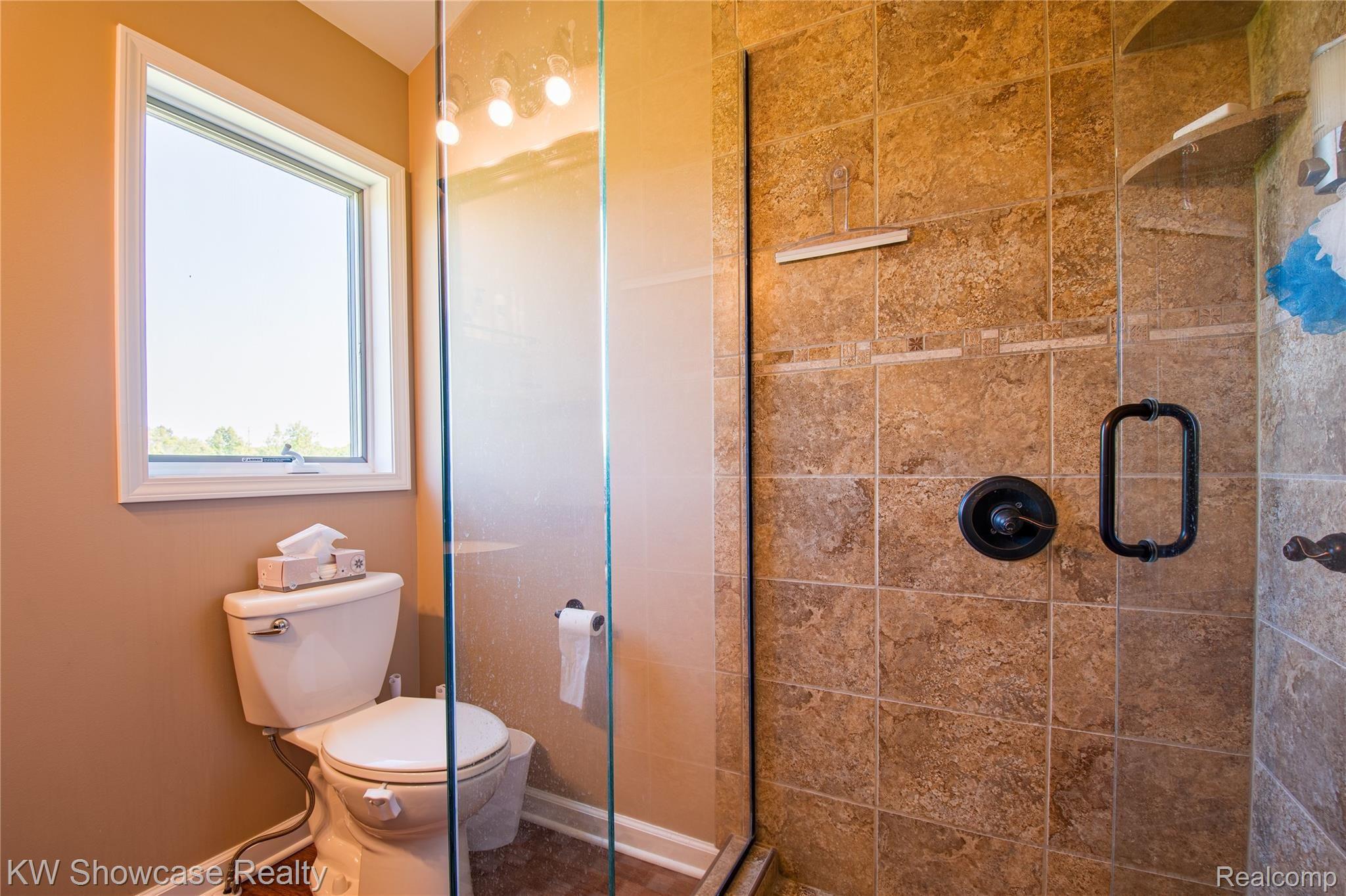 8109 Hogan Road Fenton, MI 48430 - Photo 18 of 23 8109 Hogan HDR31.jpg