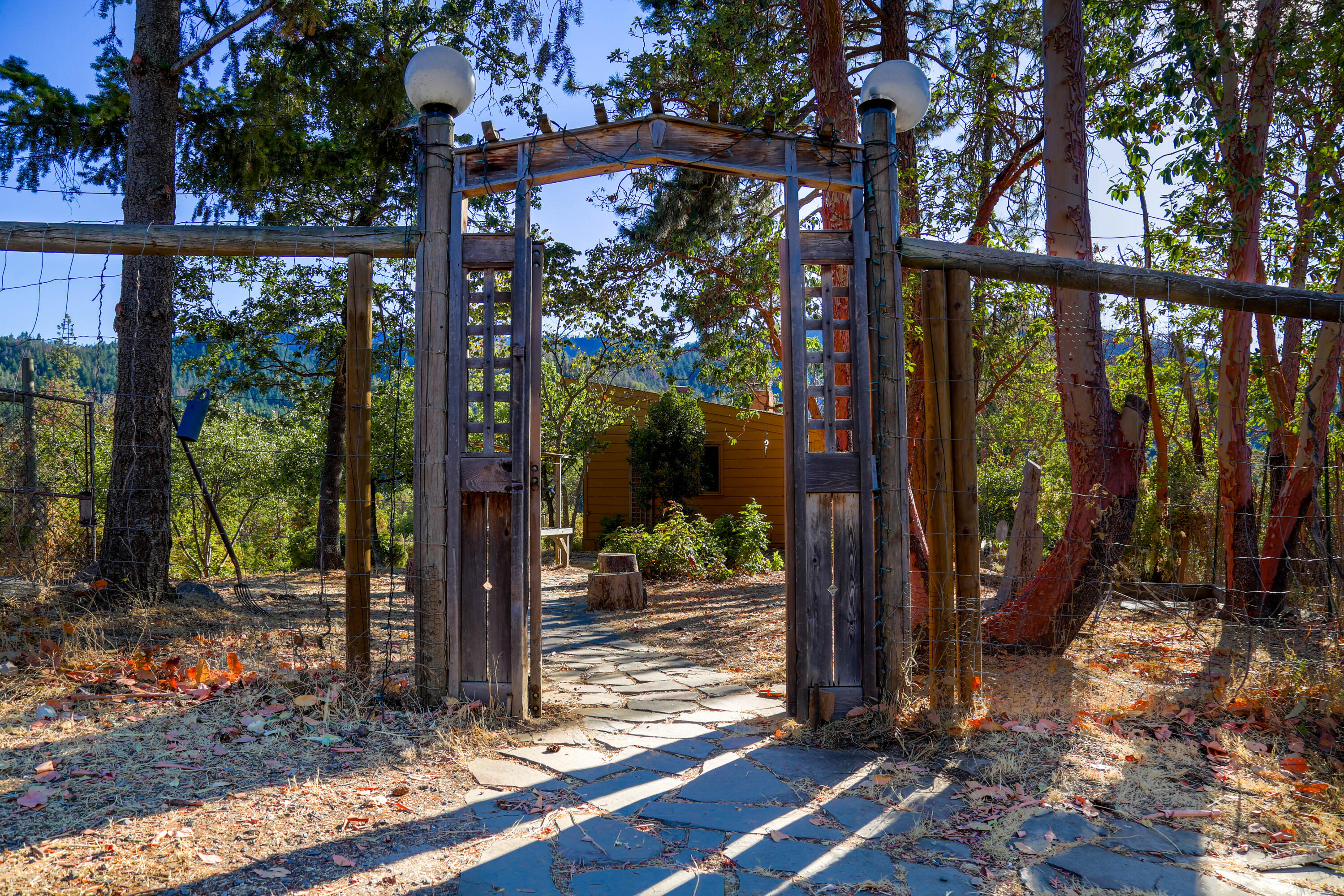 9629 Wagner Creek Road Talent, OR 97540 - Photo 2 of 40 Gateway into property