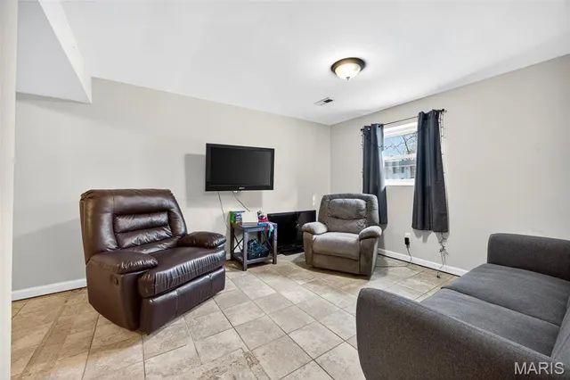 $235,000 | 7 Marveline Drive, St. Charles, MO 63304