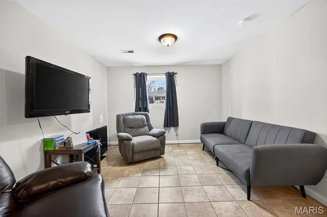 $235,000 | 7 Marveline Drive, St. Charles, MO 63304