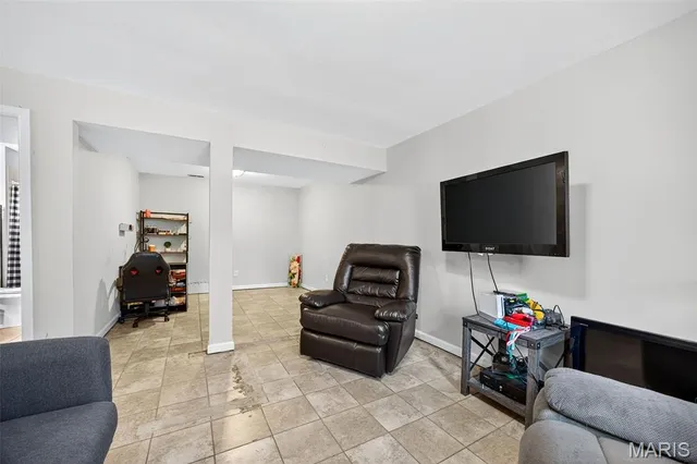 $235,000 | 7 Marveline Drive, St. Charles, MO 63304