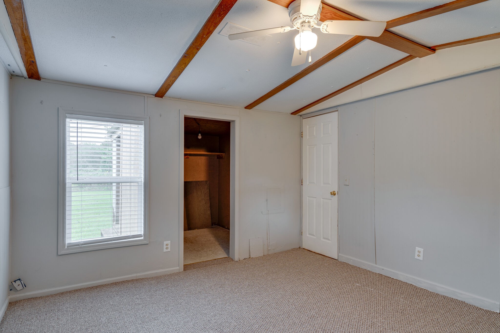 2031 Sugar Camp Road Springfield, TN 37172 - Photo 31 of 42 an empty room with windows