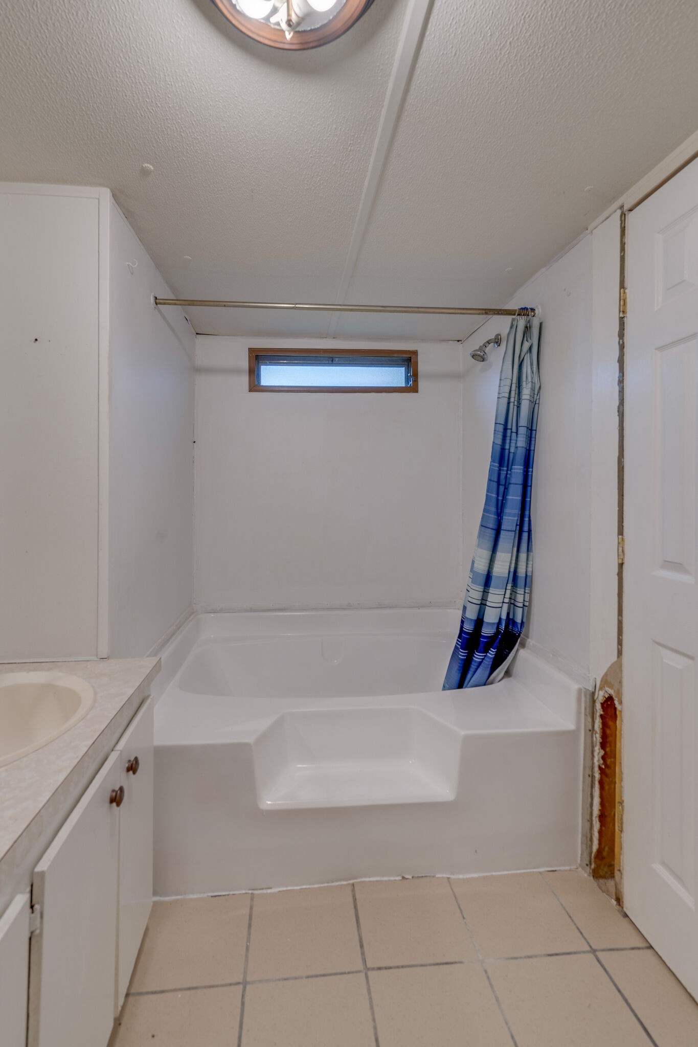 2031 Sugar Camp Road Springfield, TN 37172 - Photo 35 of 42 a bathroom with a bathtub