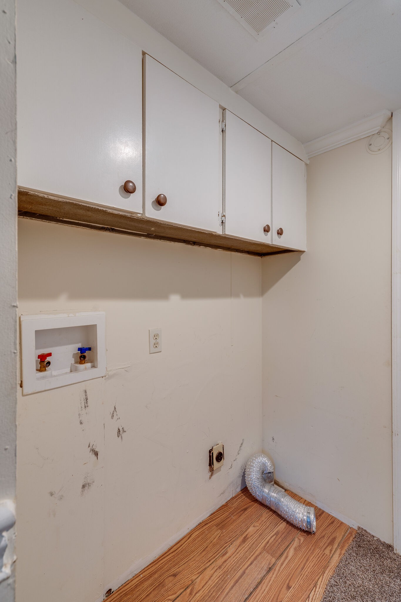 2031 Sugar Camp Road Springfield, TN 37172 - Photo 40 of 42 a view of a kitchen with wooden floor