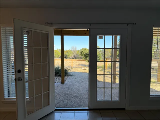 $1,995 | 3205 Mac Arthur Avenue, Unit B, Lago Vista, TX 78645