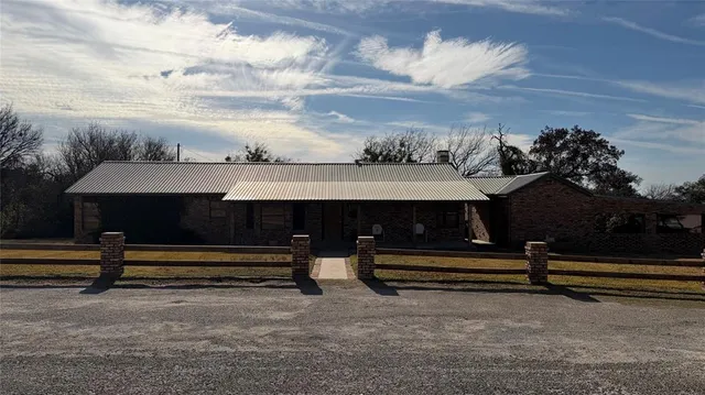 $299,900 | 5 W Highway, Goldthwaite, TX 76844