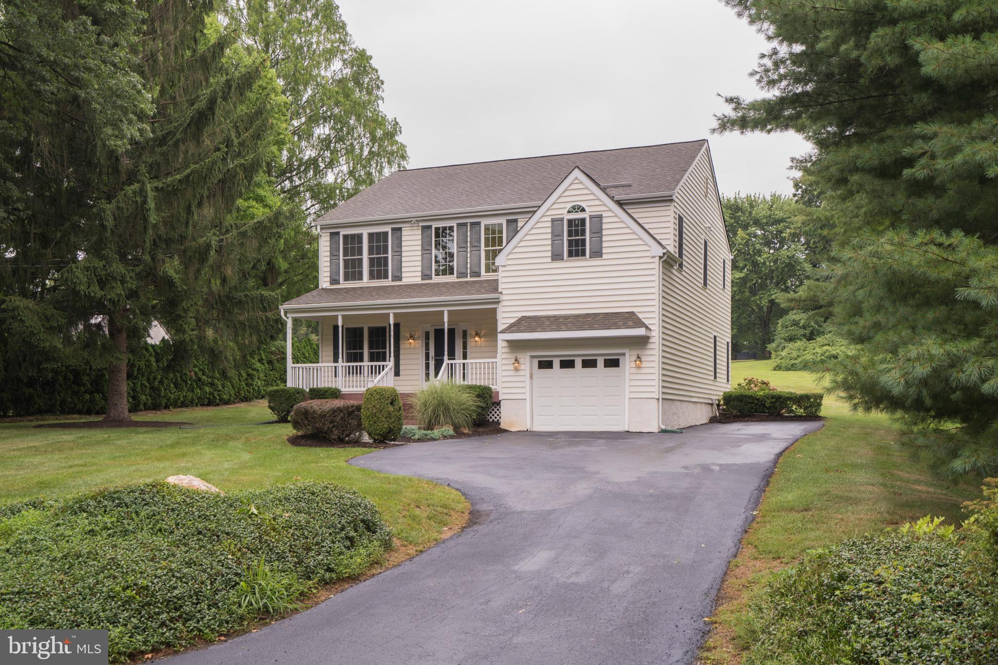 1615 Manley Road West Chester, PA 19380 - Photo 4 of 43 Front of house/large drive