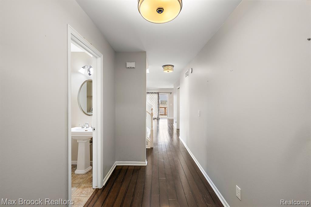 18674 West 13 Mile Road Beverly Hills, MI 48025 - Photo 5 of 33