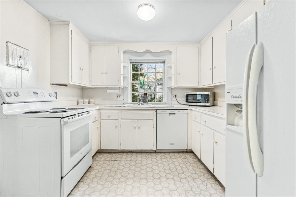40 Radcliffe Road Wellesley, MA 02482 - Photo 13 of 34