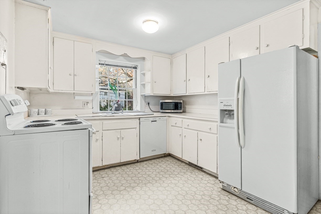 40 Radcliffe Road Wellesley, MA 02482 - Photo 14 of 34