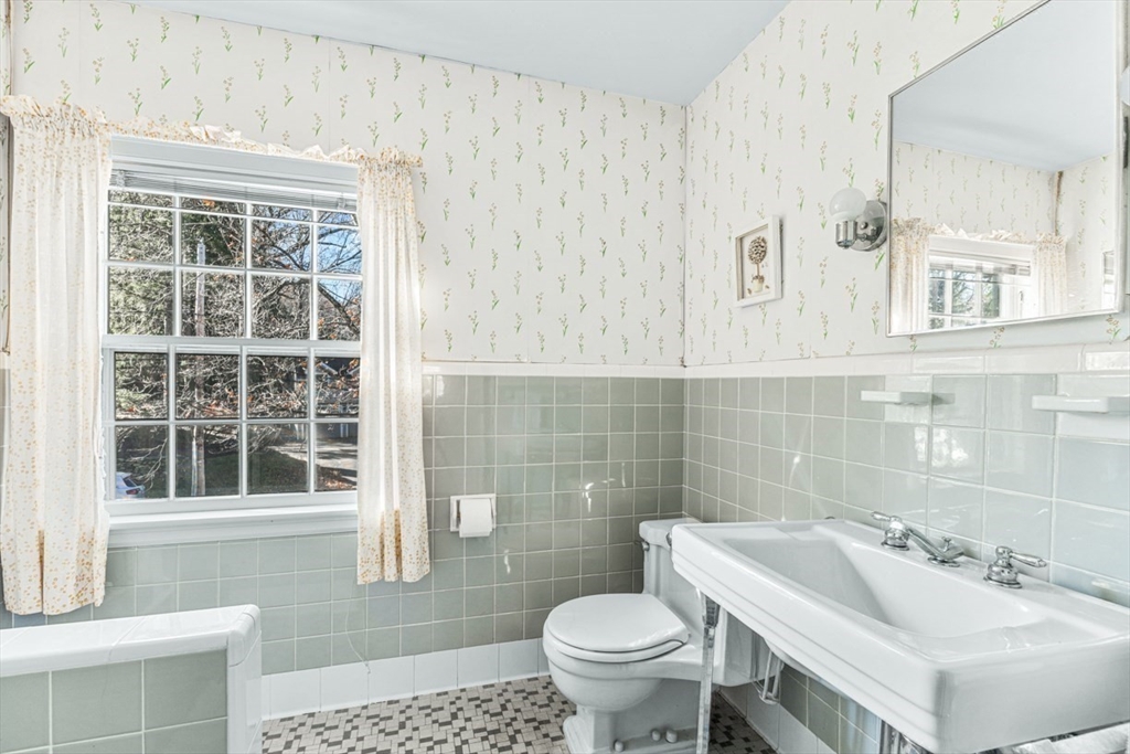 40 Radcliffe Road Wellesley, MA 02482 - Photo 26 of 34