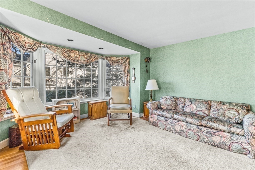 40 Radcliffe Road Wellesley, MA 02482 - Photo 9 of 34
