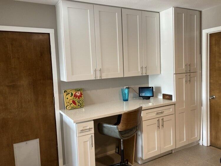 16424 Chippewa Road Apple Valley, CA 92307 - Photo 11 of 35 desk
