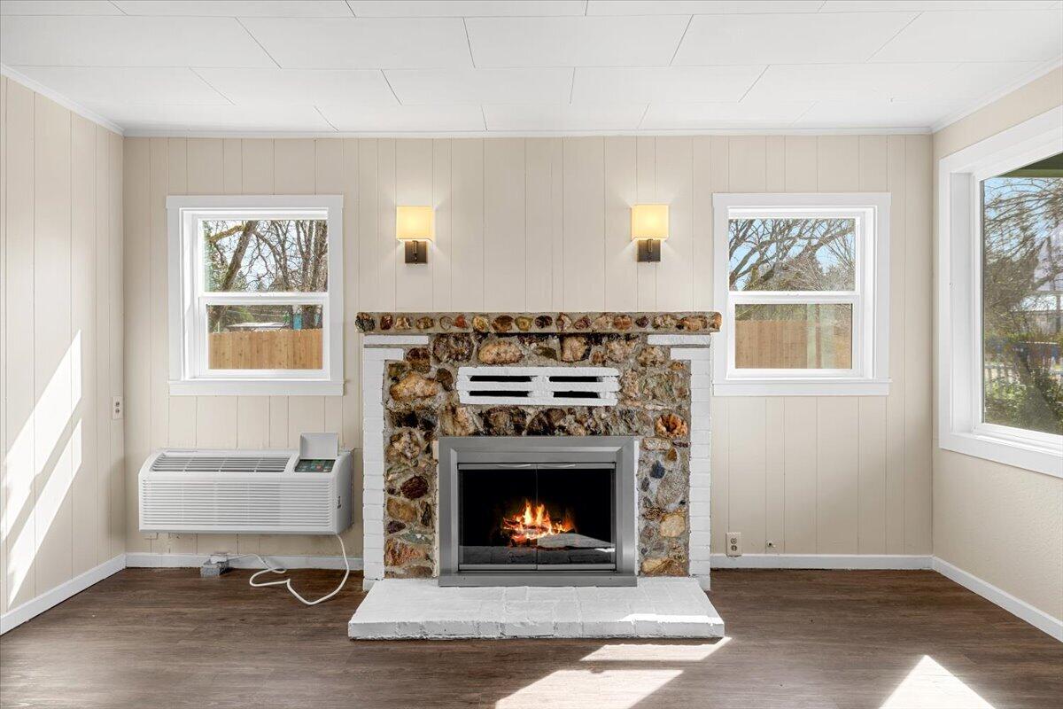 185 Peach Street Merlin, OR 97532 - Photo 8 of 21 Gallery Image 8