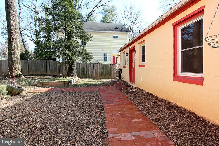 11431 Mapleview Drive Silver Spring, MD 20902 - Photo 22 of 24 Exterior (Rear)