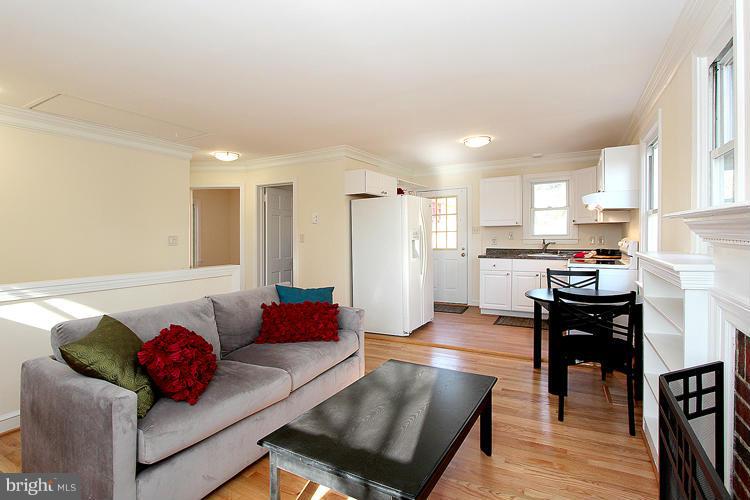 11431 Mapleview Drive Silver Spring, MD 20902 - Photo 6 of 24 Interior (General)